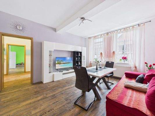 Wohnung_Vorderhaus_1.OG.R