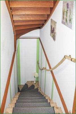 Treppe ins Untergeschoss