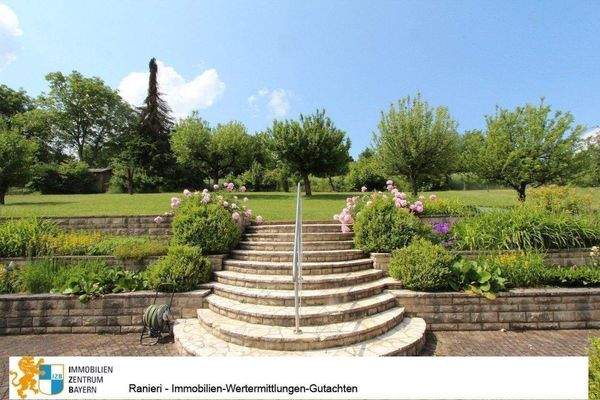 Gepflegte aussenanlage