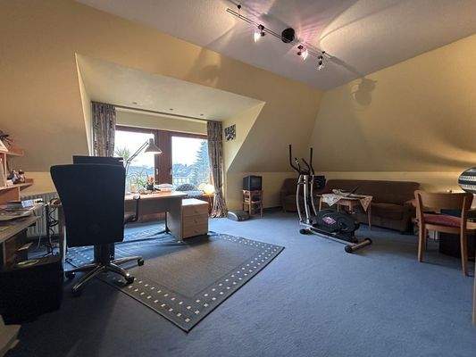 Wohnzimmer über der ehem. Gewerbeeinheit