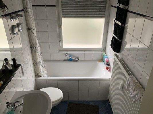 Wannenbad mit Fenster