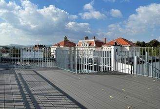 Dachterrasse mit Blick bis zum Kahlenberg