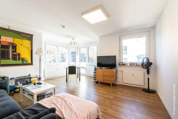 Lichtdurchflutetes Wohnzimmer