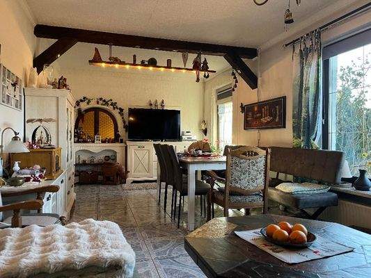 großes sonniges Wohnzimmer