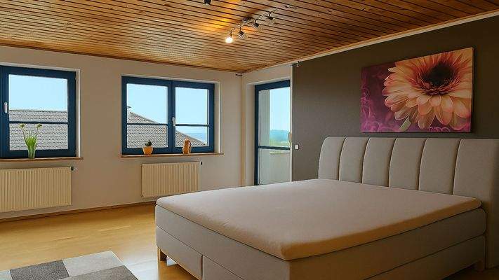 ...Schlafen 2 ebenfalls mit Balkonzugang...