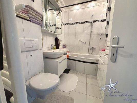 Badezimmer mit Wanne