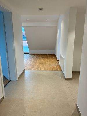 Eingansbereich mit Blick ins Wohnzimmer