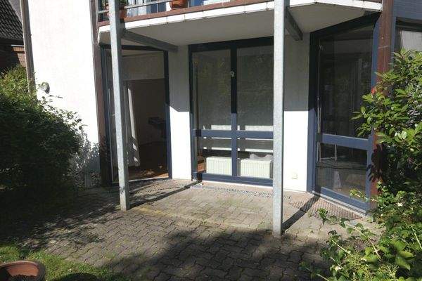 Terrasse mit kleinem Garten