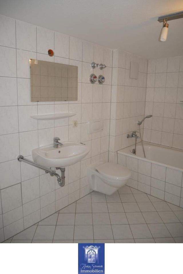 Individuelle und zentral gelegene Dachgeschoss-Wohnung mit offener Küche! - Foto 3