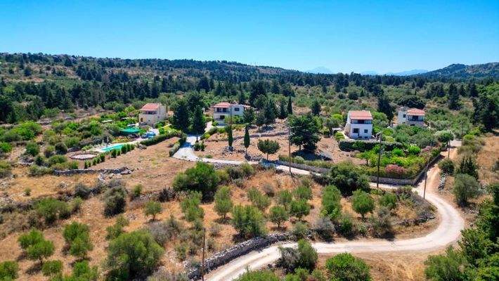 Kreta, Xirosterni: Ruhiges Anwesen in der Nähe des Strandes zu verkaufen