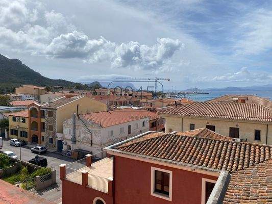 Penthouse mit Panoramaterrasse und atemberaubendem Meerblick in Golfo Aranci 