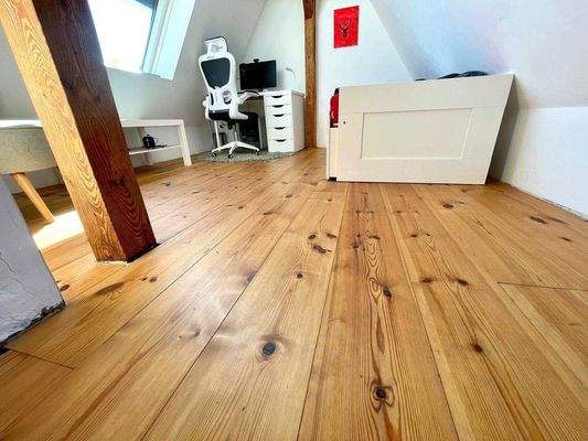 ...Zimmer im Spitzboden