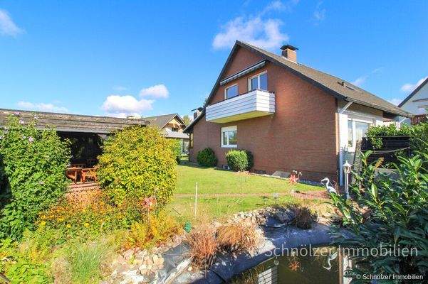 seitliche Gartenansicht