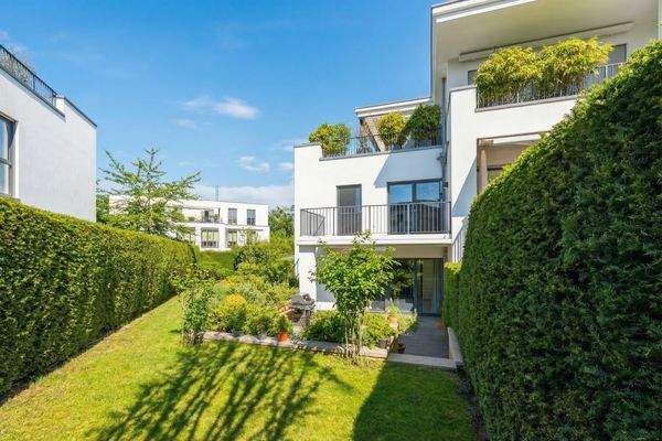 Südgarten mit Blick auf das Haus