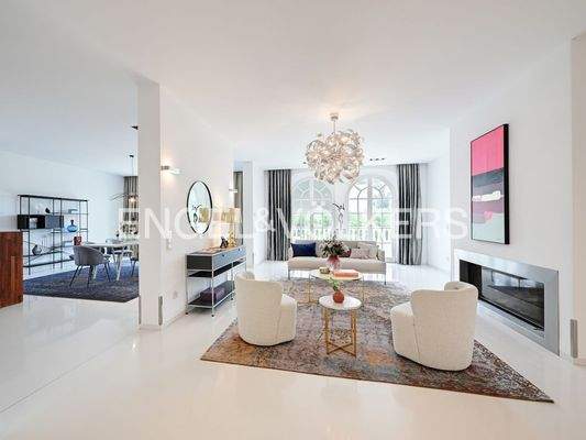 Heller Wohnbereich mit großzügigem Schnitt