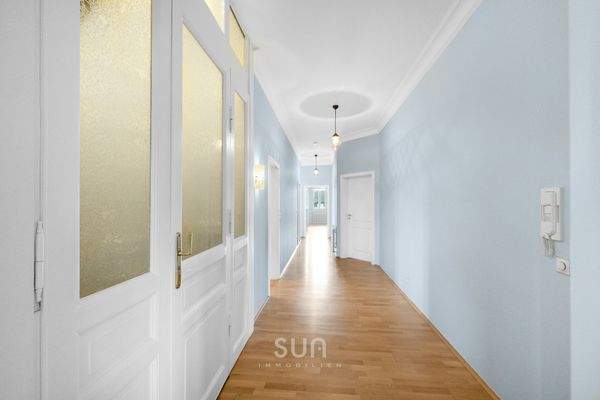 HELLER EINGANSBEREICH