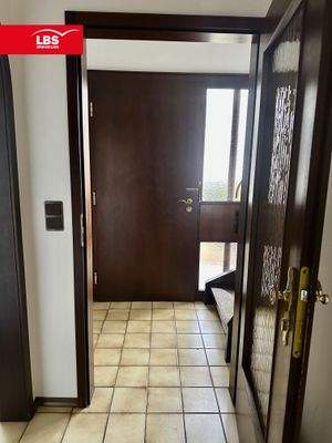 Haustür und Aufgang zur Wohnung