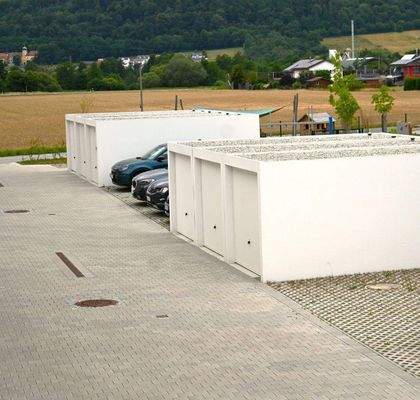  Außen Garagen (10).JPG