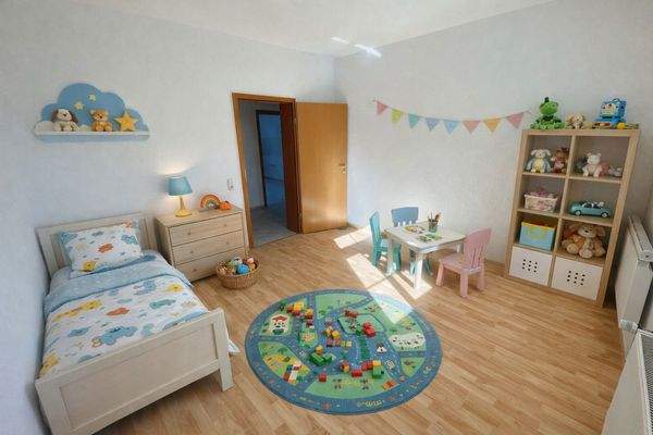 Kinderzimmer Ki möbliert