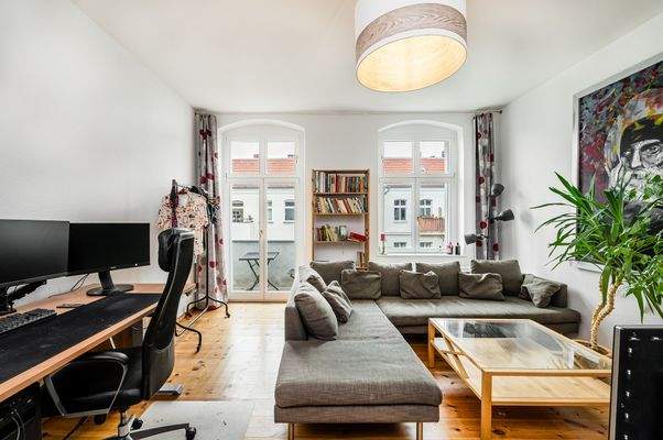 Zimmer mit Zugang zum Balkon