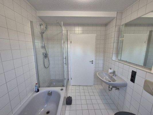 Badezimmer mit Wanne