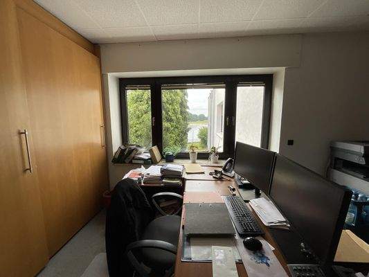 Büro mit Rheinblick im 1. OG