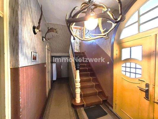 EG-Treppenaufgang zum OG