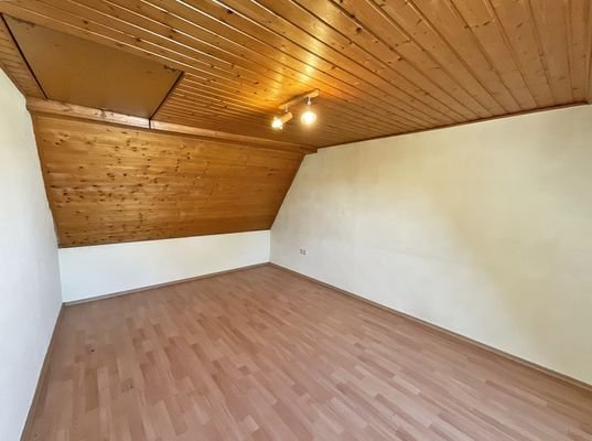 Haus 1 - Zimmer im Dachgeschoss