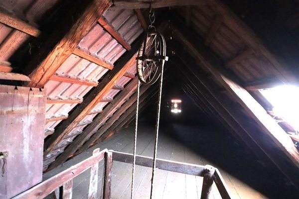 Flaschenzug im Spitzboden der Scheune mit 5 Ebenen