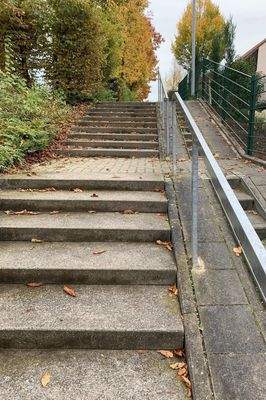 Treppenzugang zum Gebäude