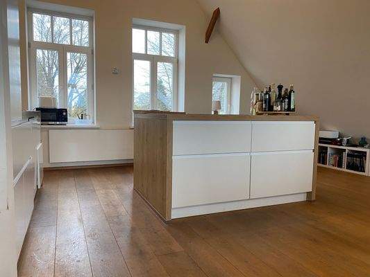 Die hochwertige Küche im DG