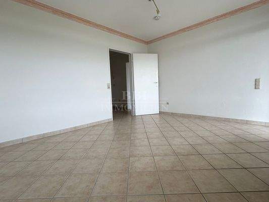 ... mit Zugang zum großen Balkon