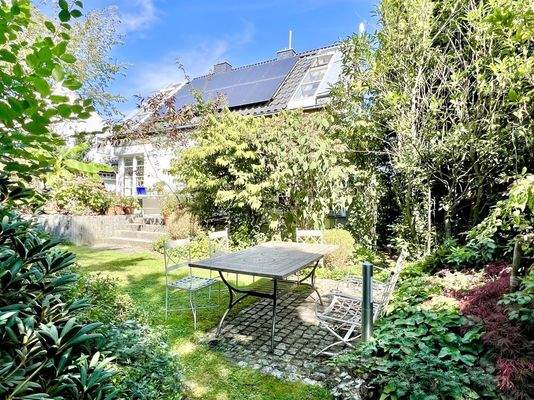 schön angelegter Garten