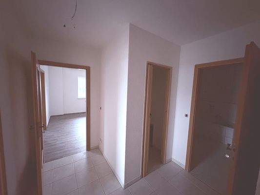 Flur - re. WZ-, Abstell- u. Badtür