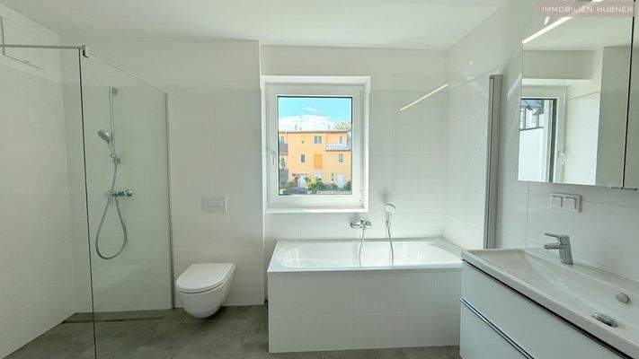 modernes Wannenbad