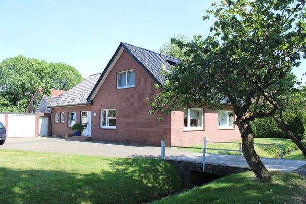 Ansicht mit Auffahrt