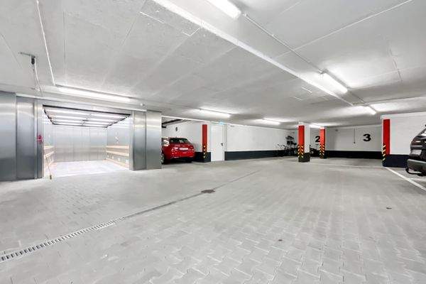 TG mit Einzelstellplätzen und Auto-Lift