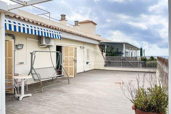 220m² große Terrasse