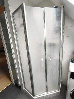 Bad mit Dusche und Waschmaschinenanschluss Bild 3