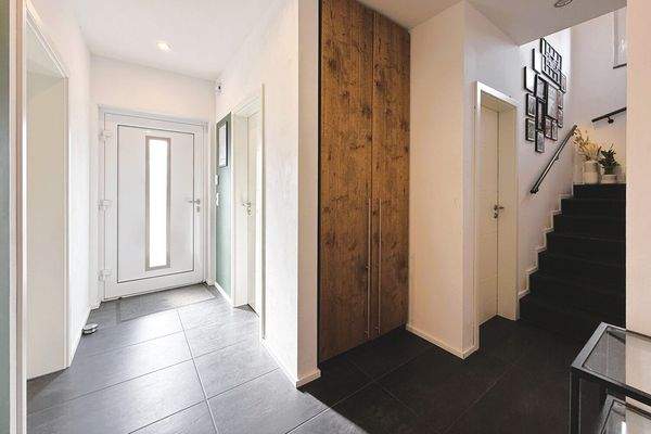 attraktiver heller Flur