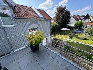 Blick von der Dachterrasse in den Garten