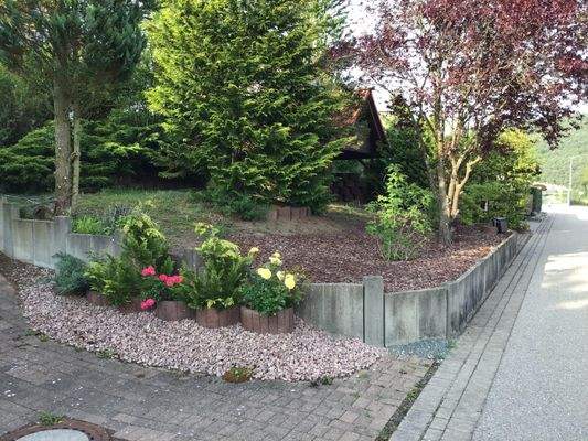 Garten mit Baumbestand