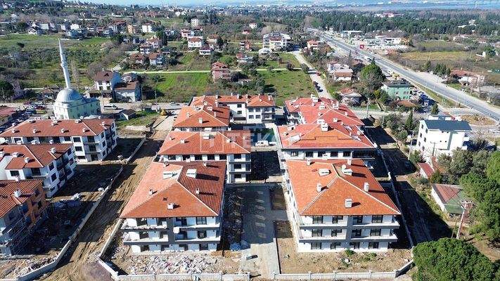 Real Estate in Complex with Sea View and Pool in Yalova Altınova