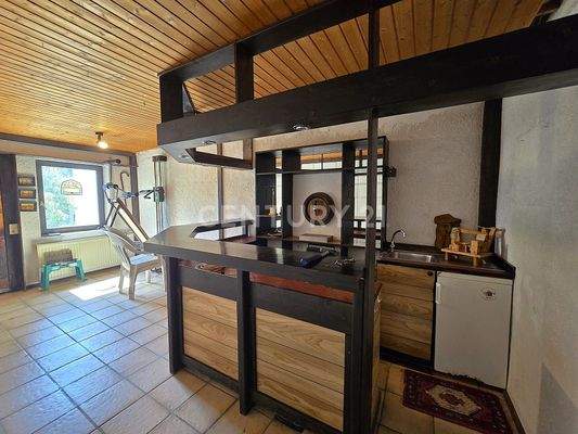 Bar und Fitnessbereich im Untergeschoss