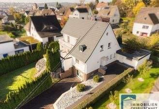 Ansicht Haus und Grundstück