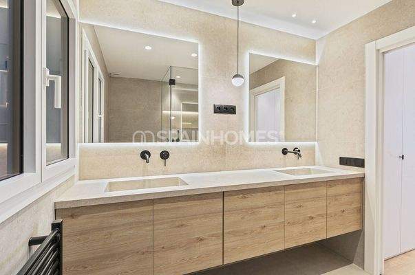 Modern Flat Near Avenida Diagonal in Les Corts