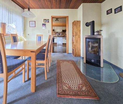 Esszimmer mit Kaminofen