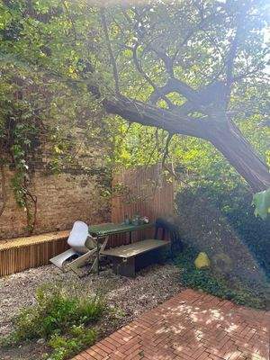 Der geschützte hintere Garten