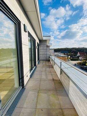 Moderne Wohnung mit Balkon