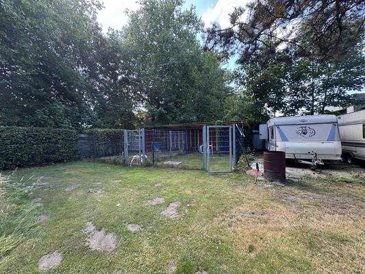 Zwinger für Hunde und div. Abstellflächen